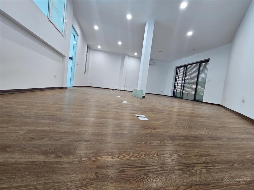 Cho thuê biệt thự linh đàm, dt 275m*4 tầng, mt 12m, văn phòng, công ty, giáo dục....giá thuê 40tr