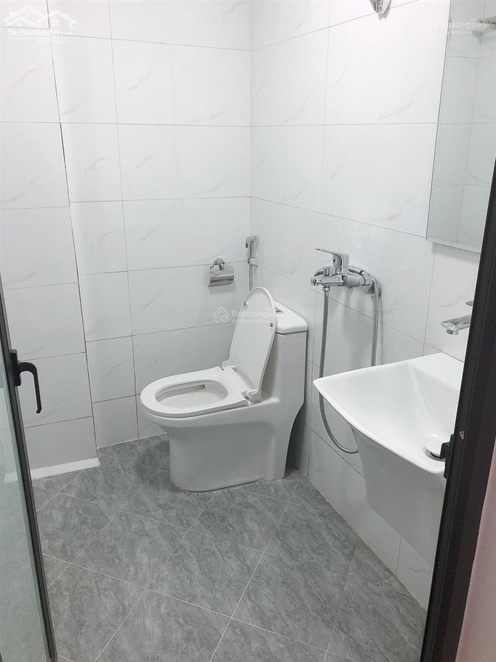 Cho thuê nhà định công, ngay gần đường 2.5  tân mai  giải phóng, dt 70m*4 tầng, giá 23tr