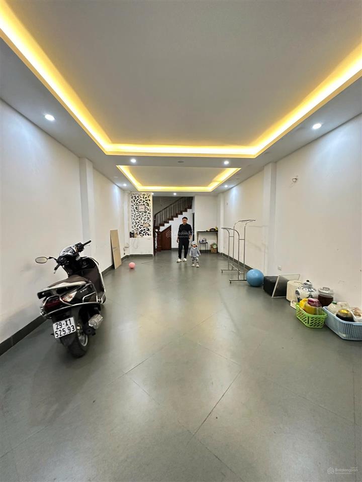 Cho thuê nhà định công, ngay gần đường 2.5  tân mai  giải phóng, dt 70m*4 tầng, giá 23tr