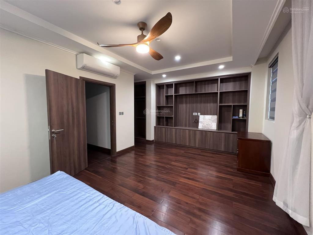 Cho thuê nhà nguyên căn có thang máy tại hoàng văn thái, thanh xuân, dt 70m*6 tầng, giá 25tr/th