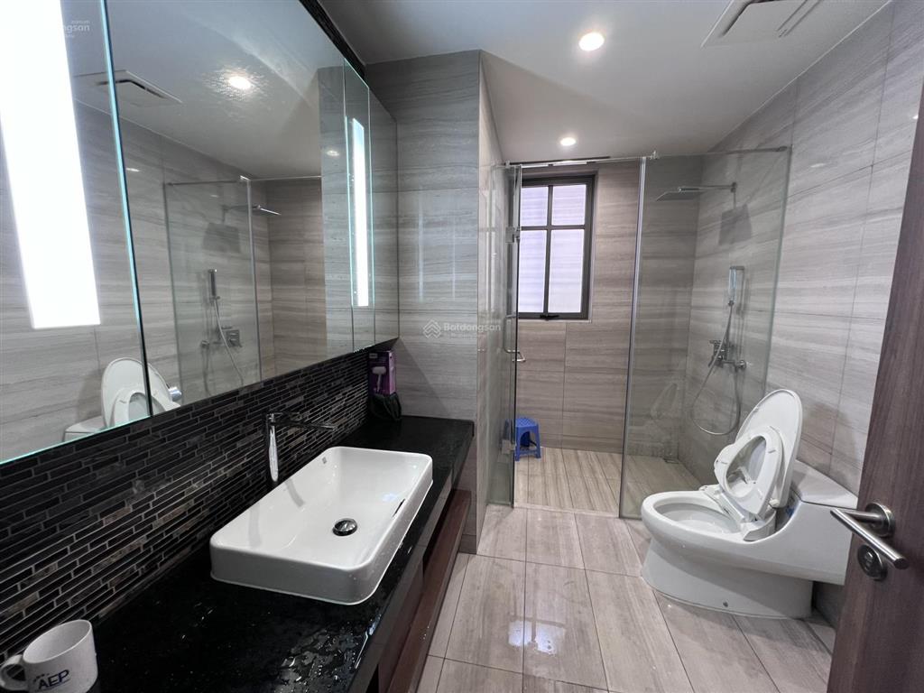 Cho thuê nhà nguyên căn 6 tầng, thang máy tại trường chinh gần đh y, có gara ô tô, giá thuê 25tr/th