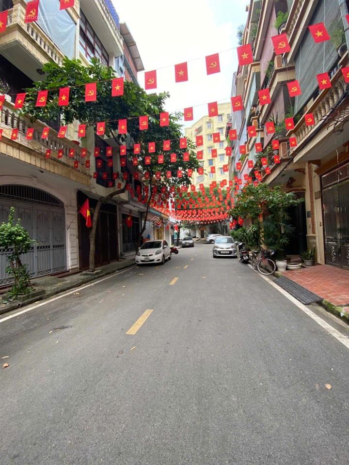 Cho thuê nhà nguyên căn nguyễn cảnh dị  định công, dt 55m* 4 tầng, oto đỗ cửa ngày đêm, giá 18tr