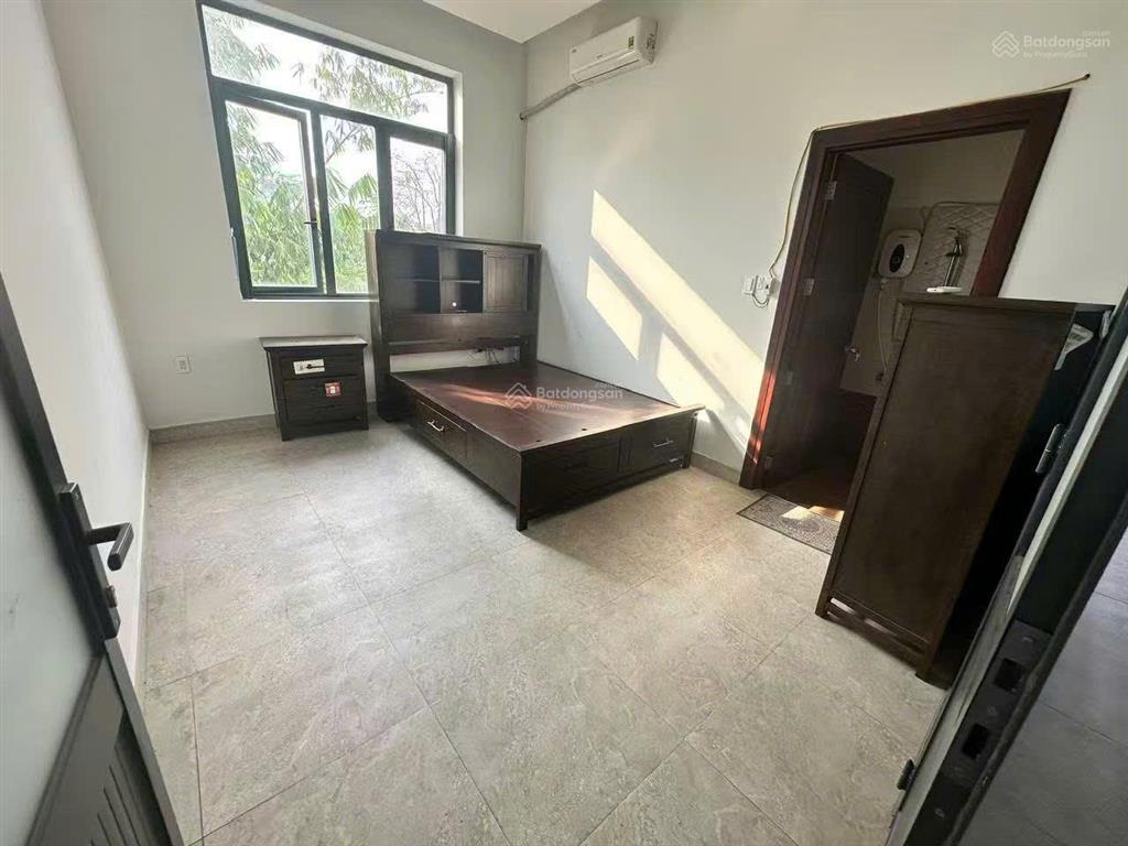 Cho thuê biệt thự lớn 8pn, ngay trên đường dt746, tân hiệp, bình dương. giá thuê 100 tr/ tháng