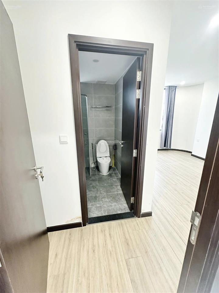 Bán căn hộ chung cư c  skyview 80m2, 2pn giá chỉ 2,1 tỷ vnd