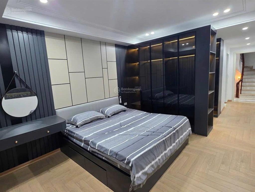 Cho thuê nhà nguyên căn full đồ  phố sài đồng, long biên  gara ô tô  thang máy  lô góc