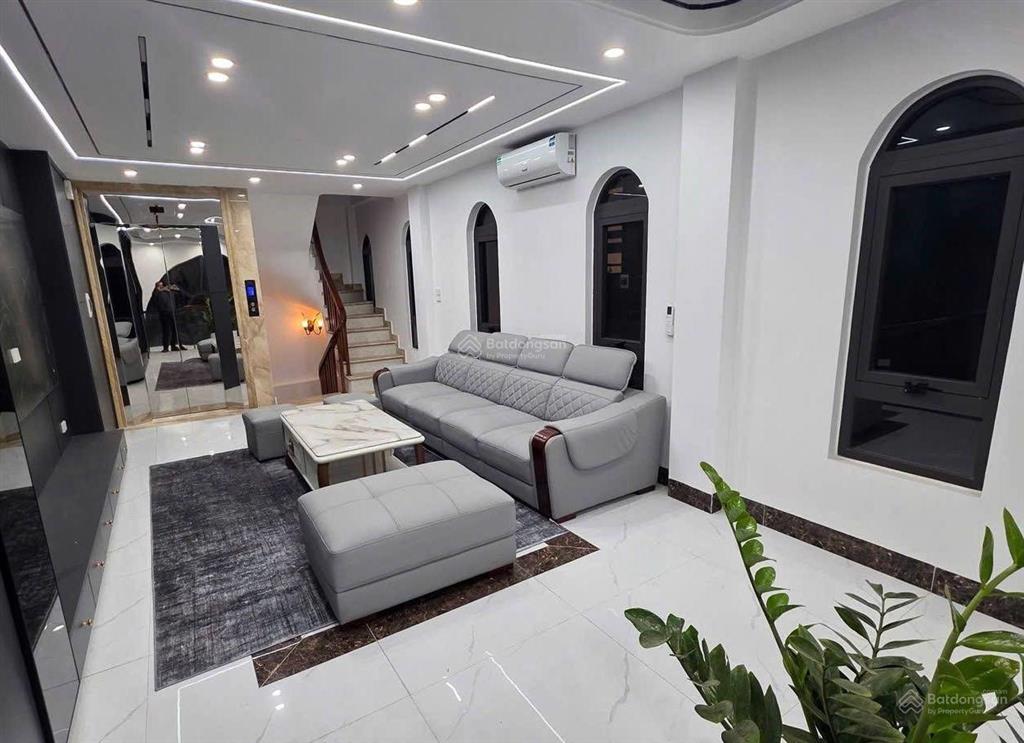 Cho thuê nhà nguyên căn full đồ  phố sài đồng, long biên  gara ô tô  thang máy  lô góc