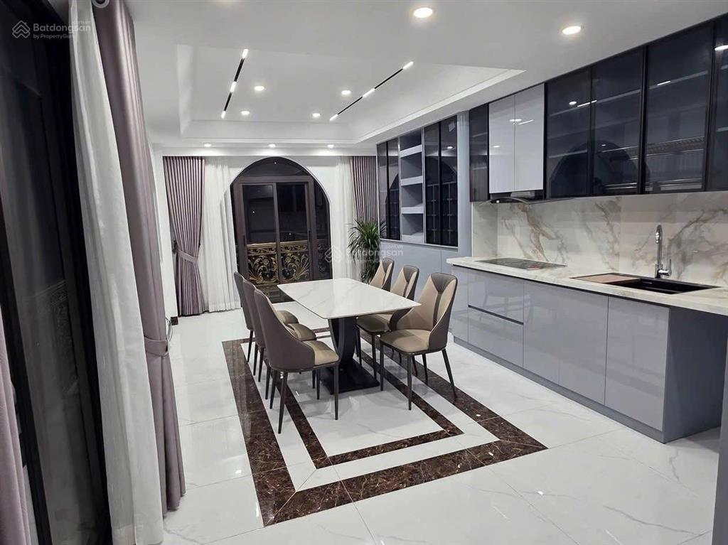 Cho thuê nhà nguyên căn full đồ  phố sài đồng, long biên  gara ô tô  thang máy  lô góc