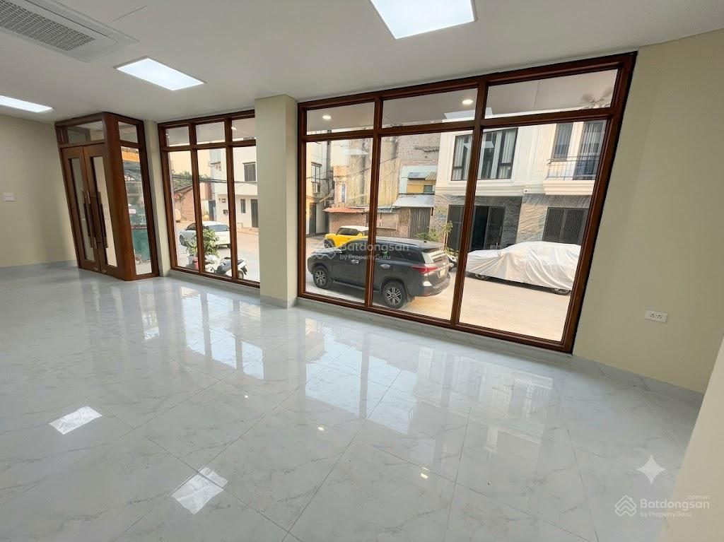 Cho thuê nhà nguyên căn phố thượng thanh  long biên  lô góc 3 thoáng  vỉa hè  ô tô tránh