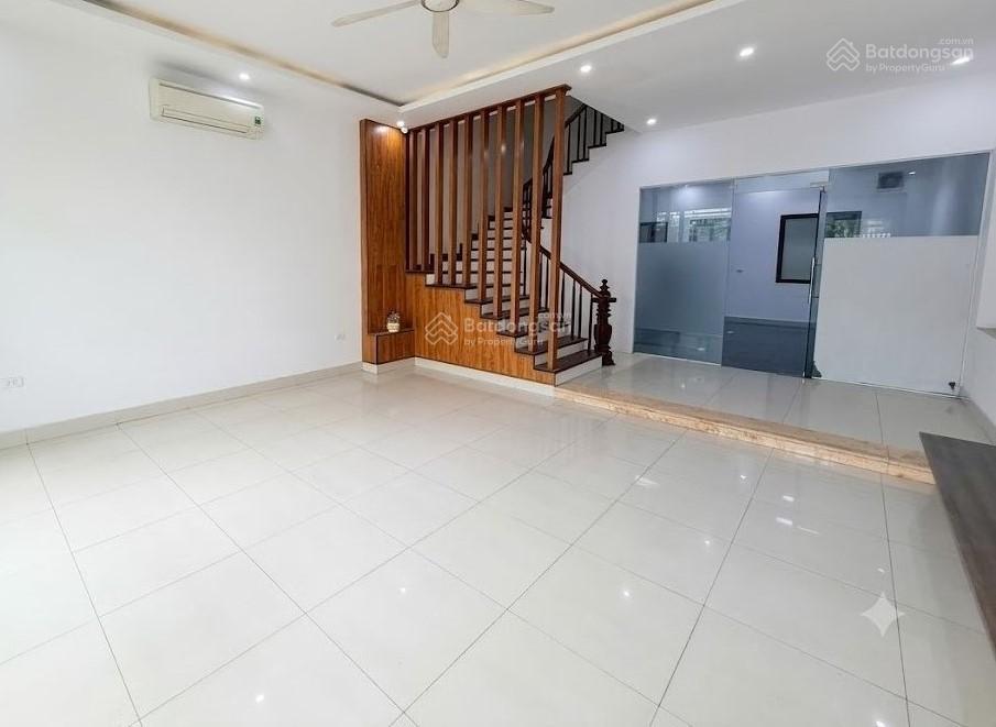 Cho thuê nhà nguyên căn  vũ đức thuận  việt hưng, long biên  96m2