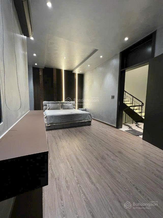 Cho thuê nhà có thang máy khu vip 247a huỳnh văn bánh, phường 15, quận phú nhuận