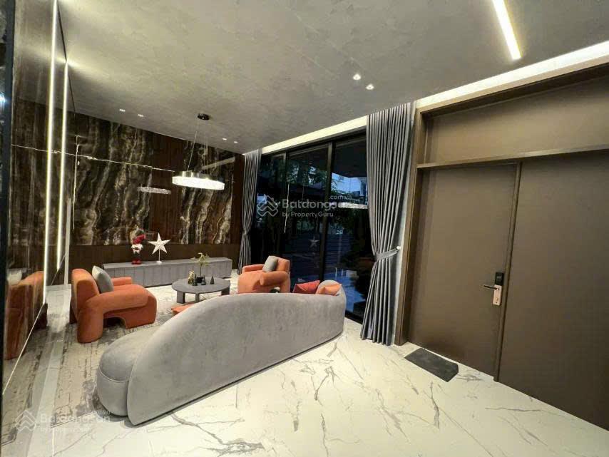 Cho thuê nhà có thang máy khu vip 247a huỳnh văn bánh, phường 15, quận phú nhuận