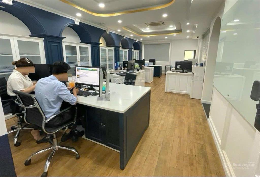 Cho thuê nhà 33c út tịch, phường 4, tân bình  hầm trệt 3 lầu sân thượng