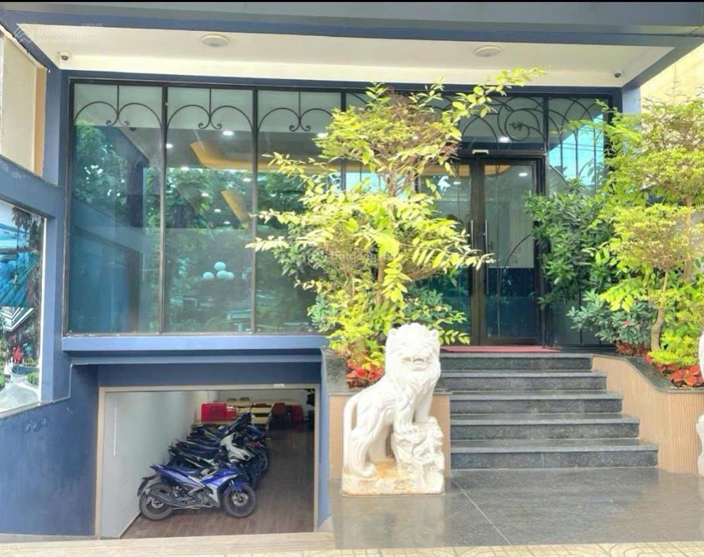Cho thuê nhà 33c út tịch, phường 4, tân bình  hầm trệt 3 lầu sân thượng