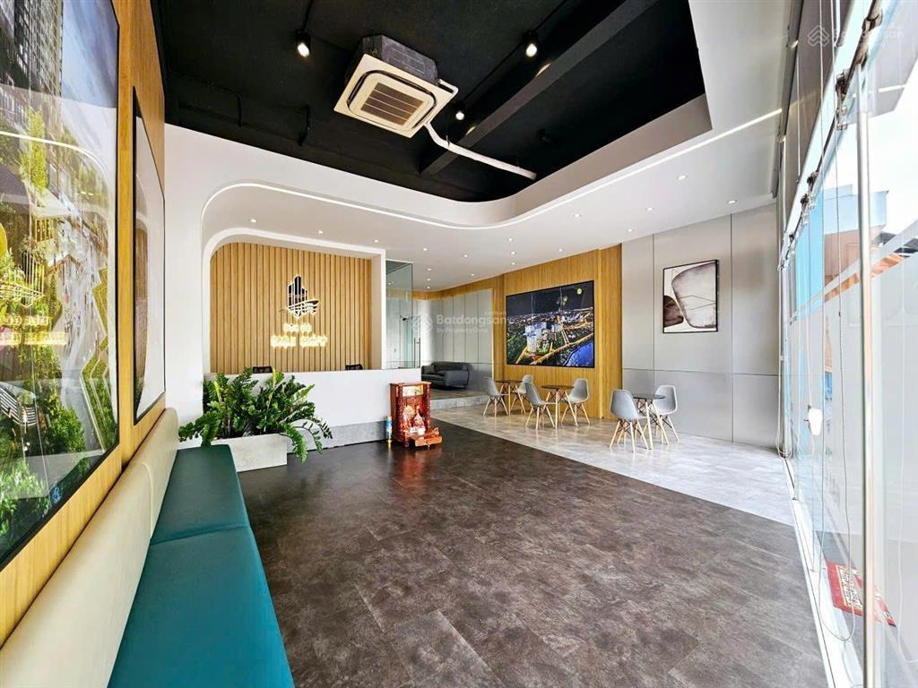 Nhà cho thuê mặt tiền mới xây 196a cộng hòa (đoạn giữa út tịch với cộng hòa)
