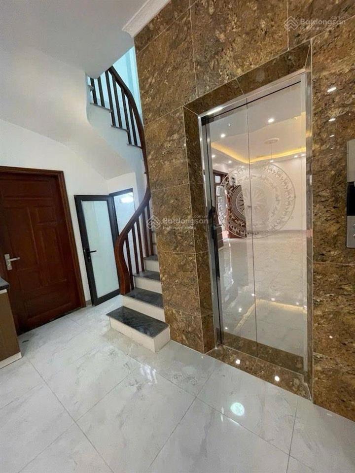 Bán nhà phú thượng quận tây hồ cách 1 nhà ra ngõ ô tô, thông diện tích 40m  giá 9,8 tỷ.