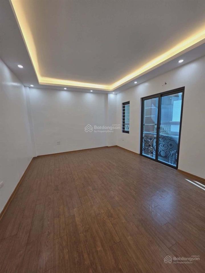 Bán nhà phú thượng quận tây hồ cách 1 nhà ra ngõ ô tô, thông diện tích 40m  giá 9,8 tỷ.