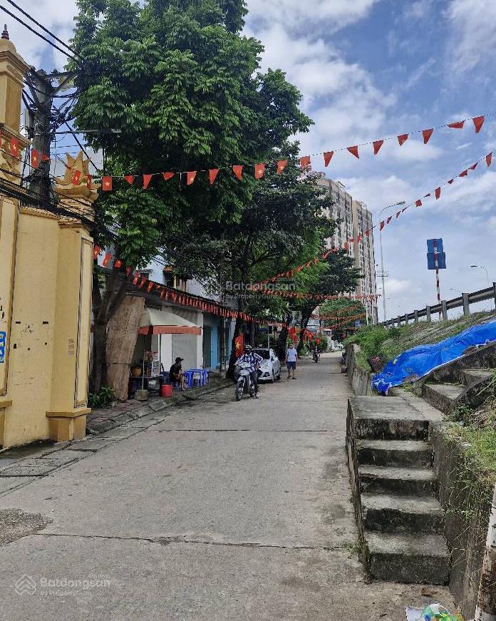 Bán đất mặt ngõ oto tránh  phú thượng tây hồ xây tòa nhà view sông hồng quá đẹp.