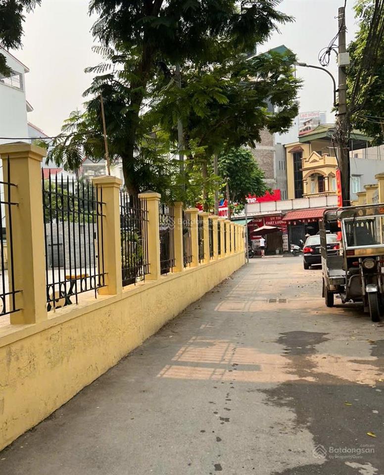 Bán đất mặt ngõ thông phú thượng tây hồ ô tô 7 chỗ đỗ cửaxây tòa nhà văn phòng quá đẹp.