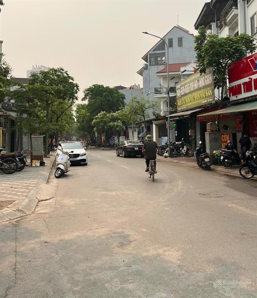 Bán đất mặt ngõ thông phú thượng tây hồ ô tô 7 chỗ đỗ cửaxây tòa nhà văn phòng quá đẹp.