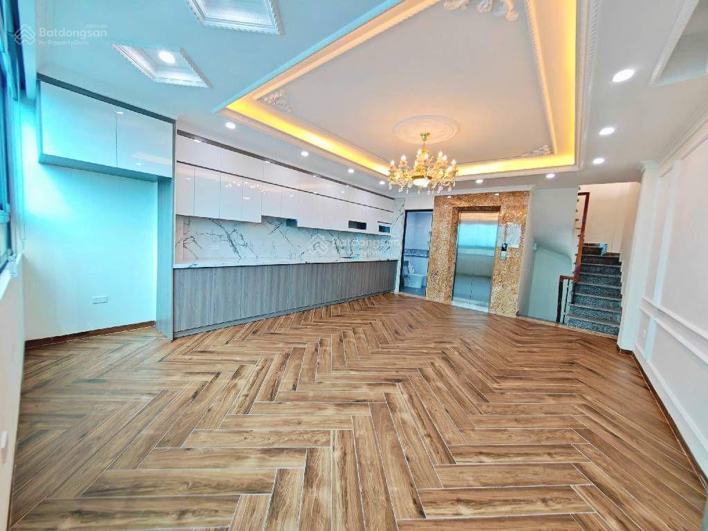 Nhà 7 tầng, thang máy  phạm văn đồng  cổ nhuế  thang máy  gara ô tô  giá 19 tỷ