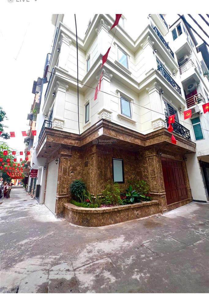 Nhà mới phạm văn đồng xuân đỉnh lô góc, 2 thoáng ô tô vào nhà vừa ở vừa kinh doanh.