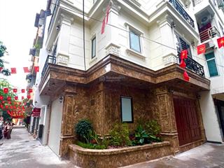 Nhà mới phạm văn đồng xuân đỉnh lô góc, 2 thoáng ô tô vào nhà vừa ở vừa kinh doanh.