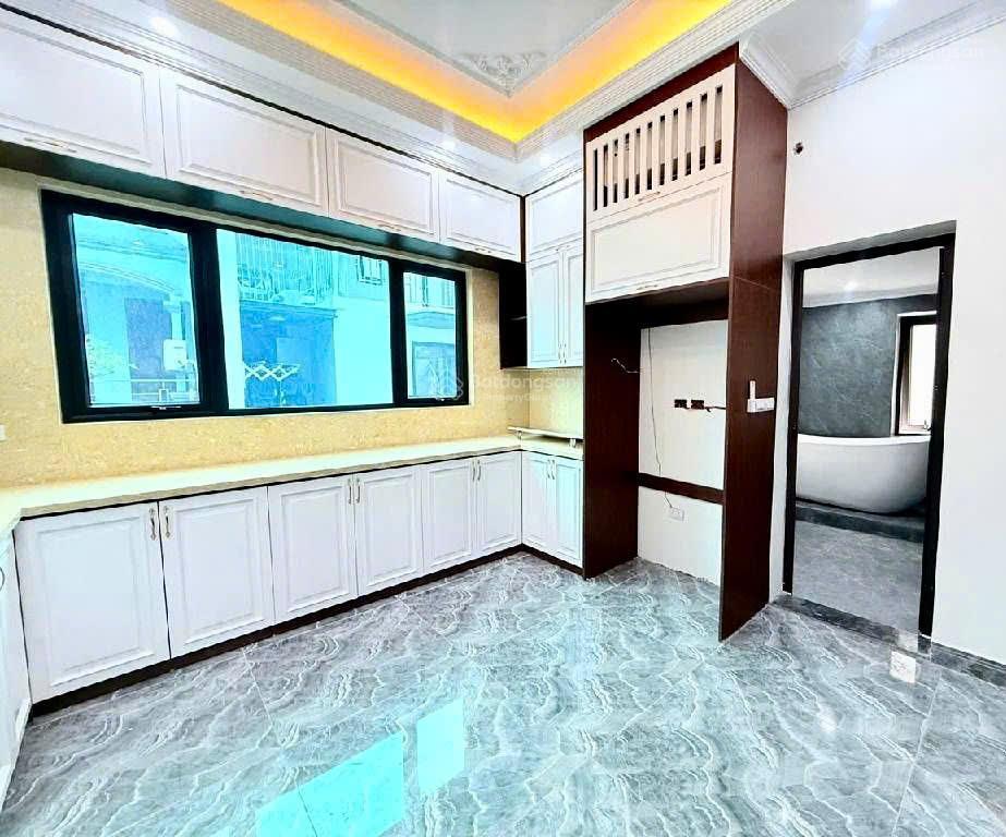 Nhà mới phạm văn đồng xuân đỉnh lô góc, 2 thoáng ô tô vào nhà vừa ở vừa kinh doanh.
