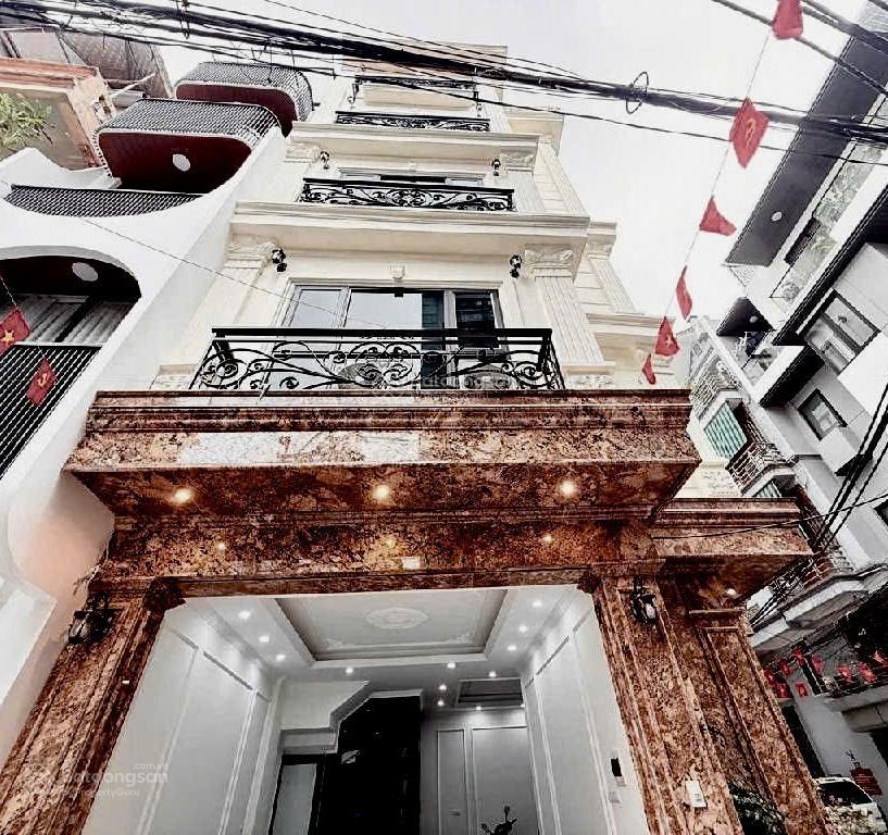 Nhà mới phạm văn đồng xuân đỉnh lô góc, 2 thoáng ô tô vào nhà vừa ở vừa kinh doanh.