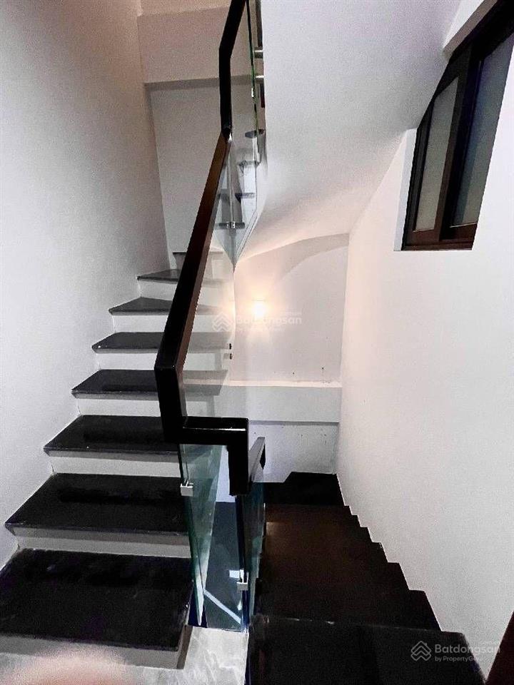 Nhà dòng tiền  xuân đỉnh  doanh thu 30 triệu/tháng  ô tô lùi cửa, gần phố.