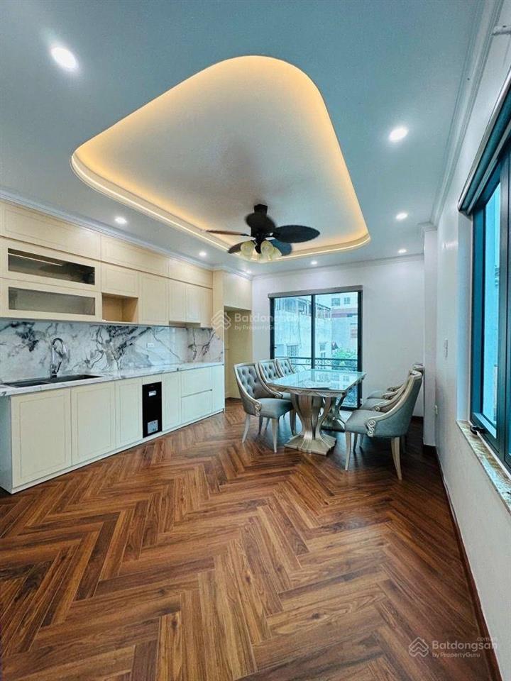 Siêu phẩm cầu giấy  7 tầng, thang máy  lô góc 3 thoáng, ô tô chạy vòng quanh sổ đỏ chính chủ.