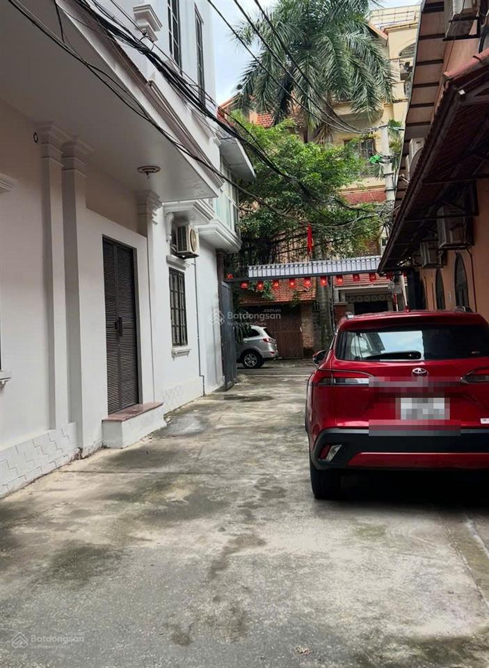 Bán nhà khu phân lô hoàng quốc việt, ô tránh trước nhà, gần phố, 2thoáng trước sau.