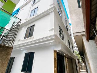 Phạm văn đồng  hoàng quốc việt  ngõ thông, gần phố  nội thất đẹp về ở ngay.
