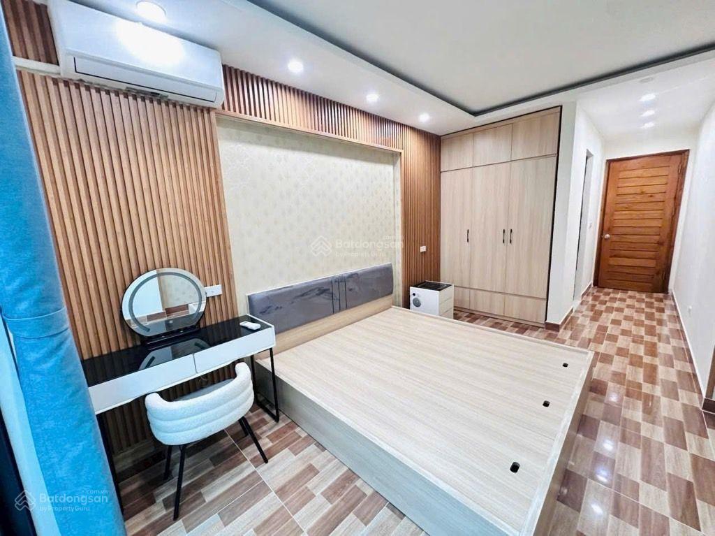 Nhà 6 tầng lạc long quân  tây hồ ngõ ô tô 7 chỗ qua nhà, ngõ thông,kinh doanh.