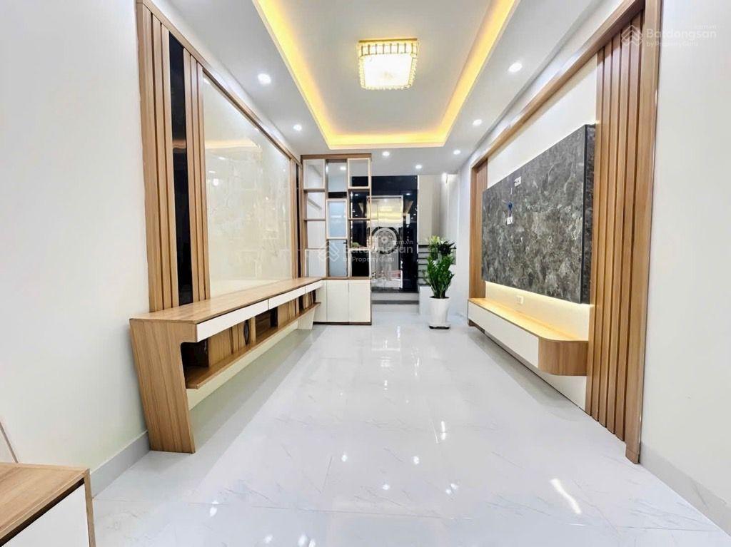 Nhà 6 tầng lạc long quân  tây hồ ngõ ô tô 7 chỗ qua nhà, ngõ thông,kinh doanh.