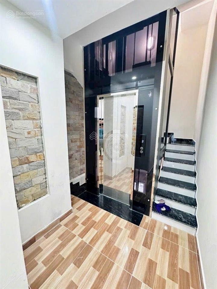 Nhà 6 tầng lạc long quân  tây hồ ngõ ô tô 7 chỗ qua nhà, ngõ thông,kinh doanh.