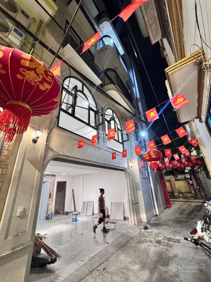Phố lộc  xuân đỉnh  nhà 6 tầng, thang máy  ô tô vào nhà gần ngoại giao đoàn.