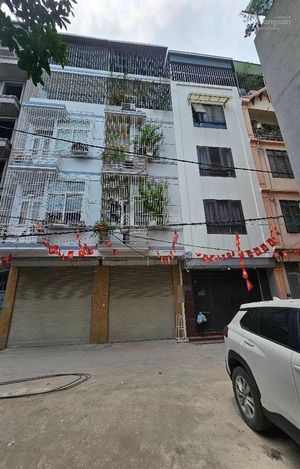 Nhà cổ nhuế sát khu đô thị ô tô đỗ cửa, vào nhà  nội thất đẹp chỉ việc về ở.