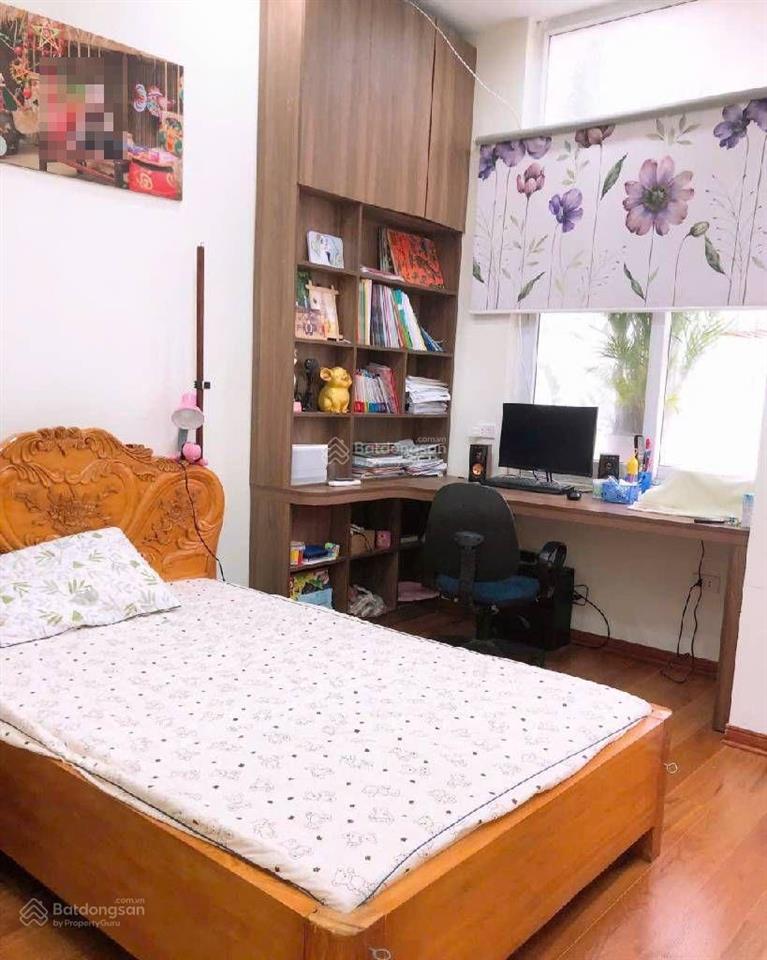 Nhà cổ nhuế sát khu đô thị ô tô đỗ cửa, vào nhà  nội thất đẹp chỉ việc về ở.