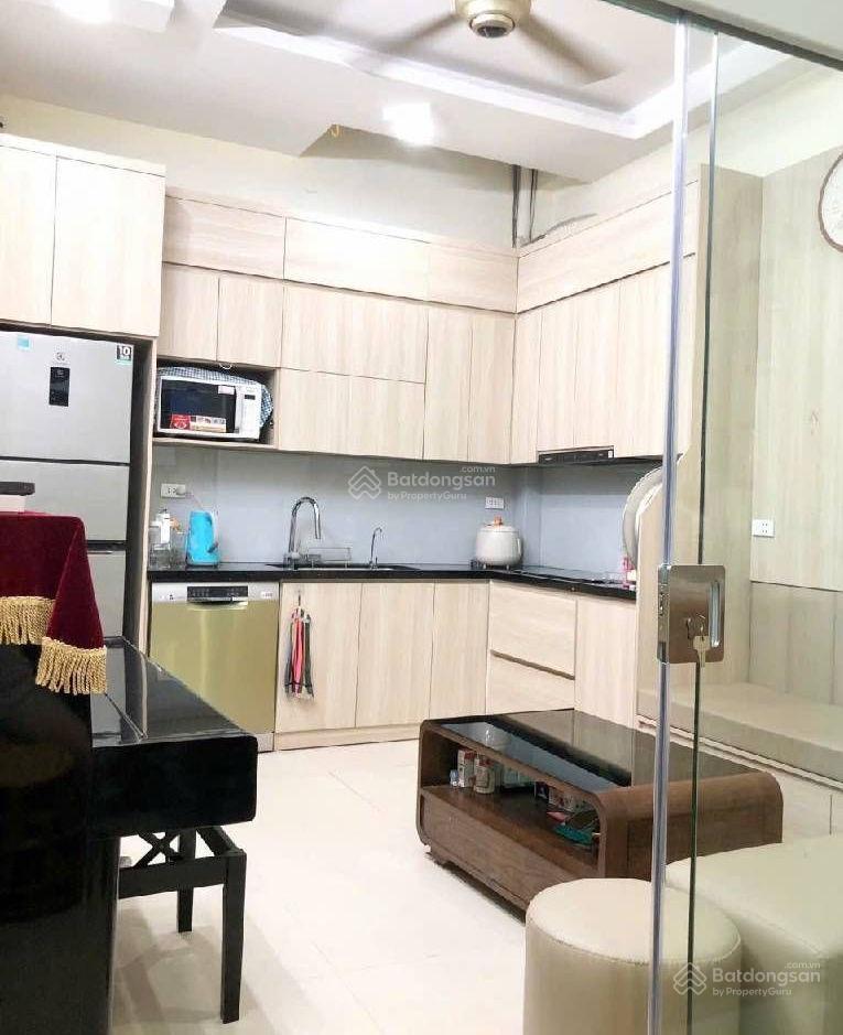 Nhà cổ nhuế sát khu đô thị ô tô đỗ cửa, vào nhà  nội thất đẹp chỉ việc về ở.