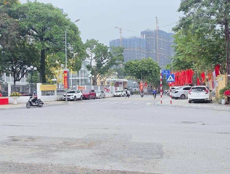 Bán đất mặt phố  phú thượng khu dân cư đông đúc kinh doanh đa dạng  dt 62m  giá 23 tỷ hơn