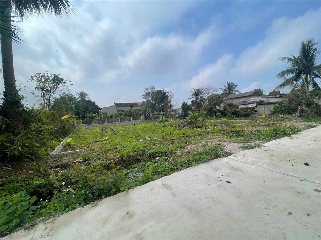 Bán gấp lô đất hạ bằng thạch thất full thổ 110m mt 6m ô tô đỗ cửa gần trường học