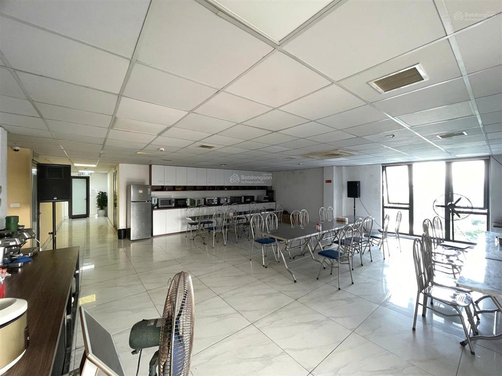 Cho thuê vp giá siêu rẻ tại võ chí công  hoàng quốc việt dt sàn 280m2 (có thể chia nhỏ từ 60m2)