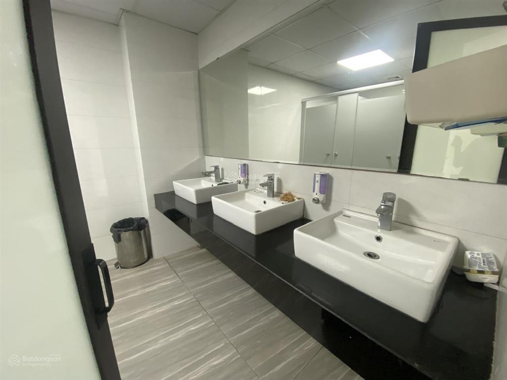 Cho thuê vp giá siêu rẻ tại võ chí công  hoàng quốc việt dt sàn 280m2 (có thể chia nhỏ từ 60m2)