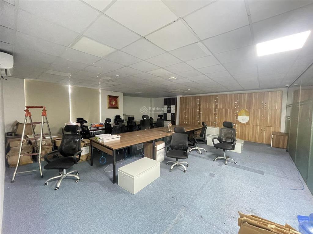 Cho thuê vp giá siêu rẻ tại võ chí công  hoàng quốc việt dt sàn 280m2 (có thể chia nhỏ từ 60m2)
