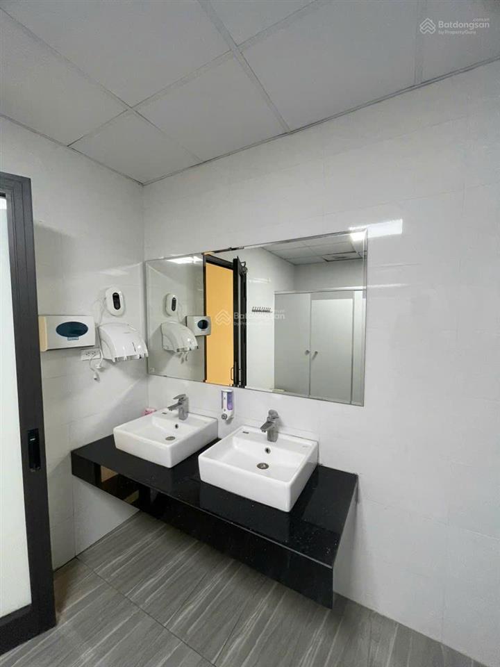 Cho thuê vp giá siêu rẻ tại võ chí công  hoàng quốc việt dt sàn 280m2 (có thể chia nhỏ từ 60m2)