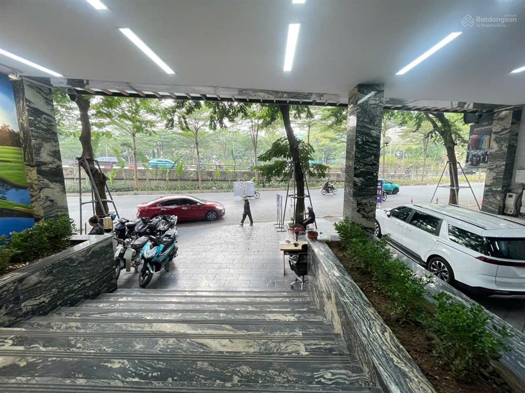 Cho thuê vp giá siêu rẻ tại võ chí công  hoàng quốc việt dt sàn 280m2 (có thể chia nhỏ từ 60m2)