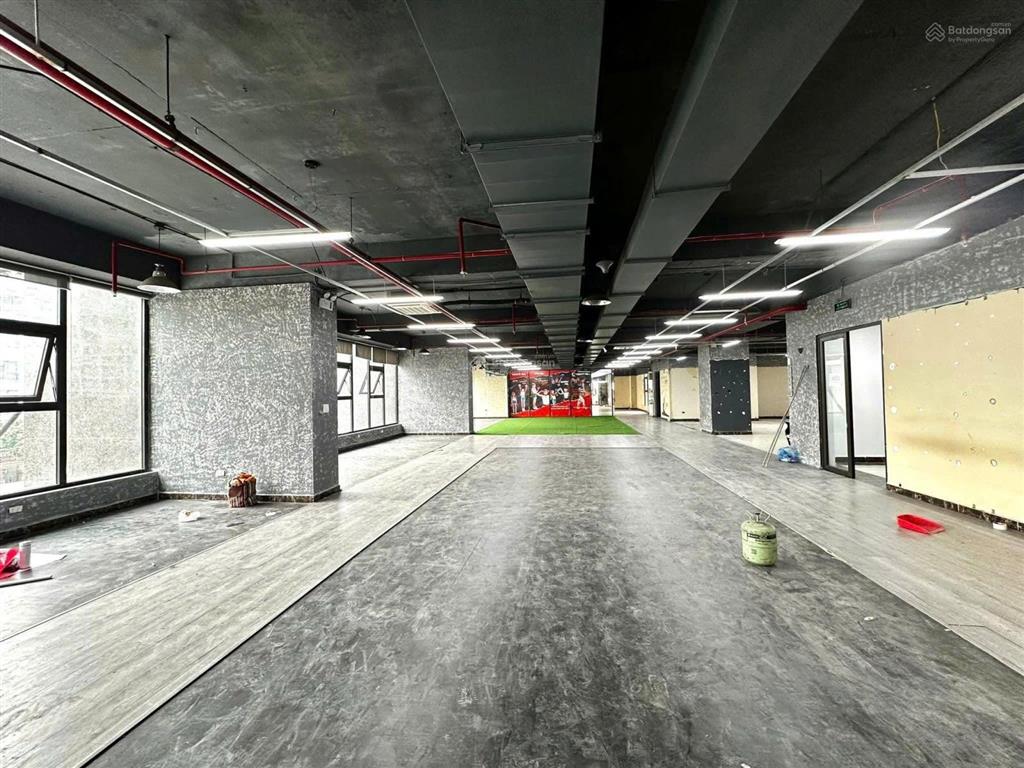 Cho thuê 1000m2 sàn văn phòng thăng long tower  33 mạc thái tổ  chia từ 100m2, hợp mọi mô hình.