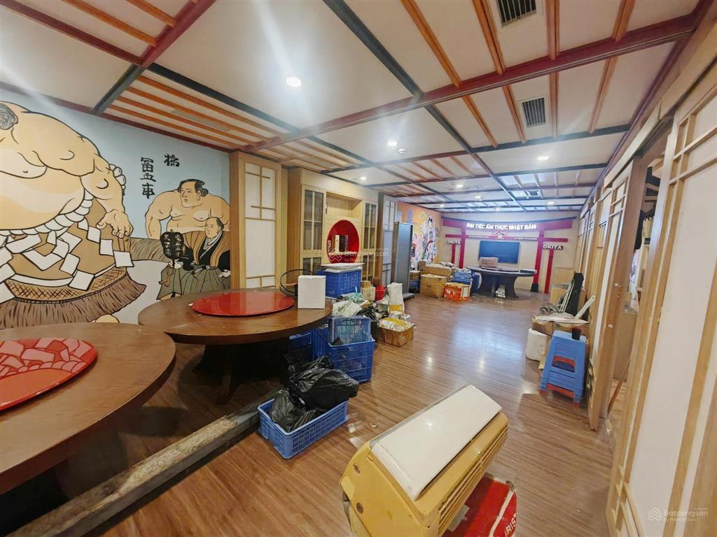 Cho thuê mặt bằng nhà hàng 250m2 siêu hot  vị trí đắc địa  hoàng đạo thúy  sẵn đồ kd được ngay