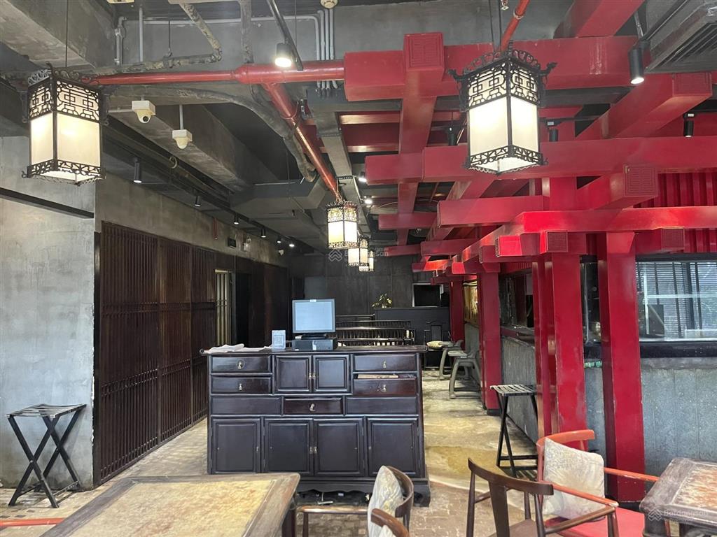 Cho thuê mặt bằng nhà hàng 250m2 siêu hot  vị trí đắc địa  hoàng đạo thúy  sẵn đồ kd được ngay