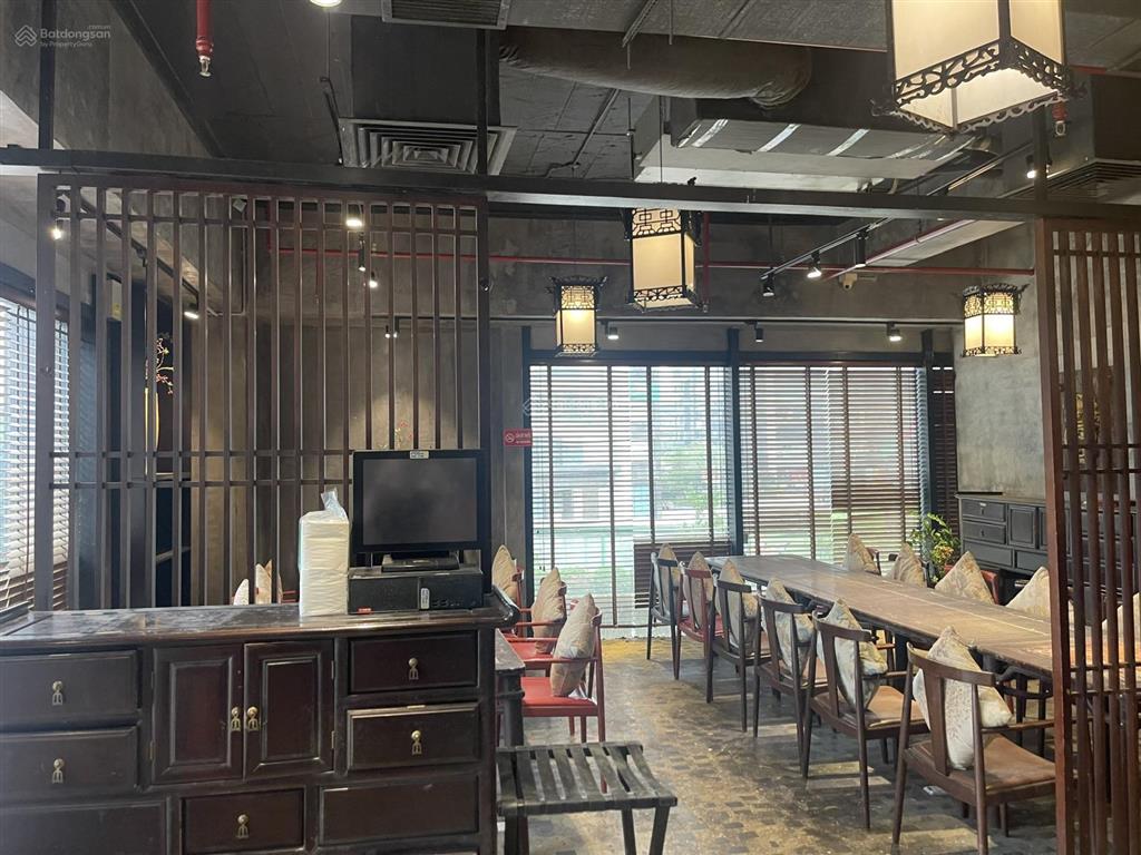 Cho thuê mặt bằng nhà hàng 250m2 siêu hot  vị trí đắc địa  hoàng đạo thúy  sẵn đồ kd được ngay